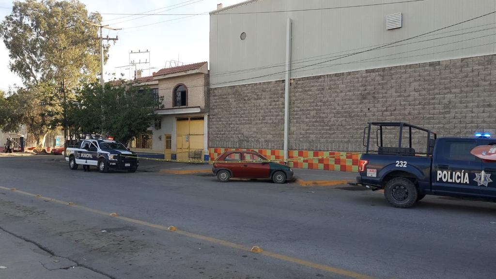 Encuentran a hombre muerto dentro de su auto en Gómez Palacio