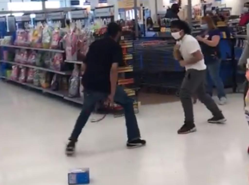 Hombre pelea con un ladrón intoxicado en pleno supermercado