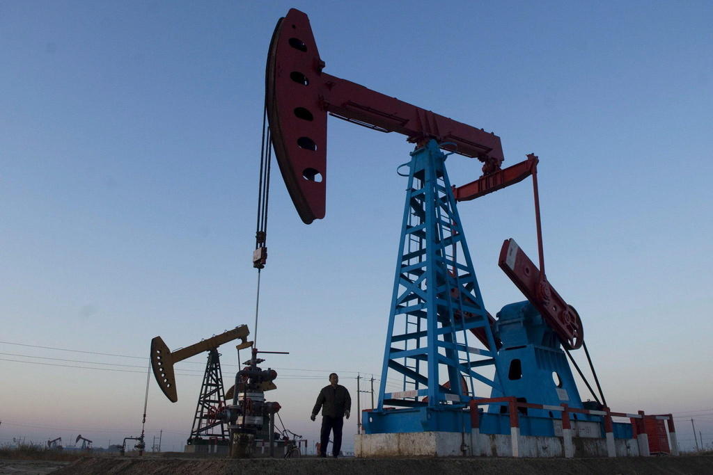 Países de la OPEP acuerdan subir producción petrolera