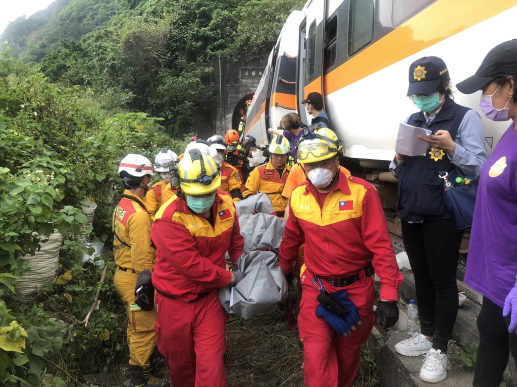 Suman 51 muertos por accidente de tren en Taiwán