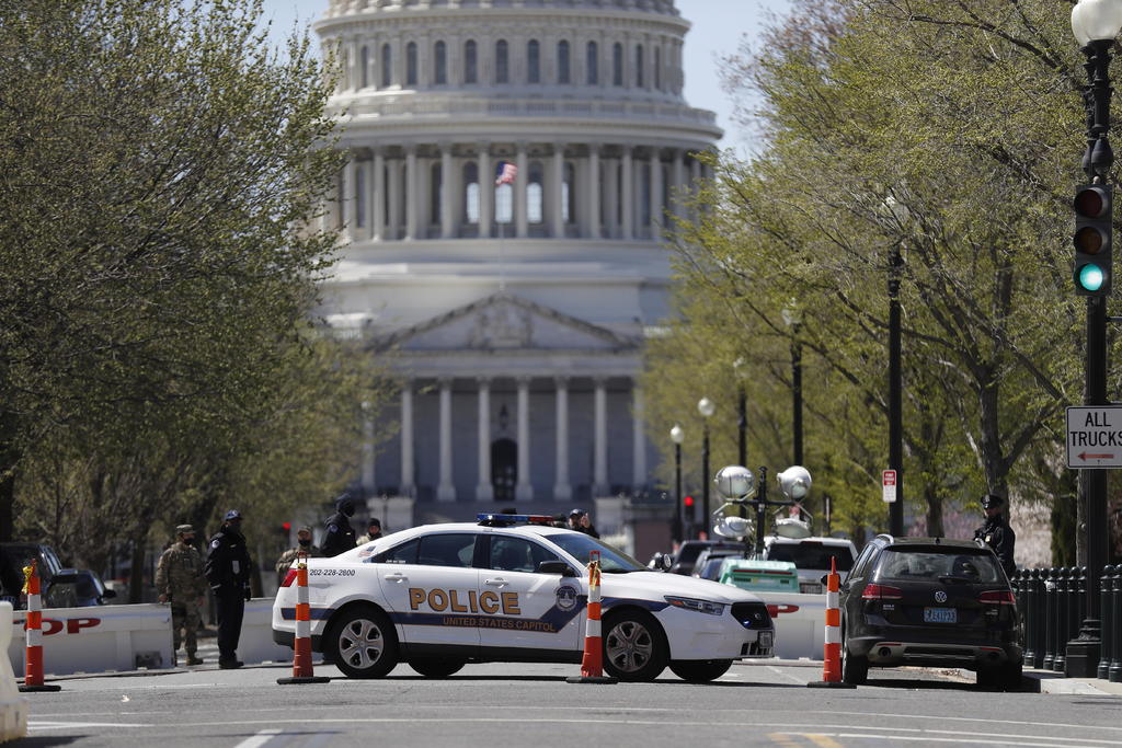 Mueren sospechoso y policía tras atropello en el Capitolio de EUA