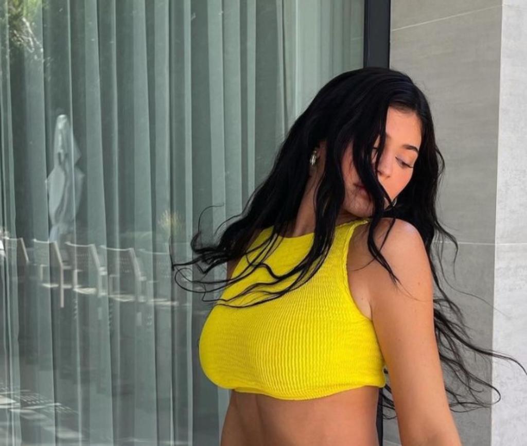 Kylie Jenner 'ilumina' Instagram con su figura en bikini amarillo
