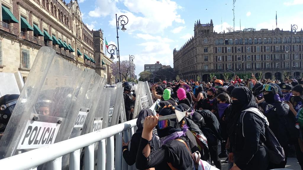 Reportan enfrentamientos durante protesta de mujeres de CDMX