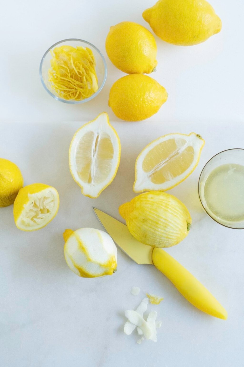 Por qué es bueno tomar jugo de limón con cáscara