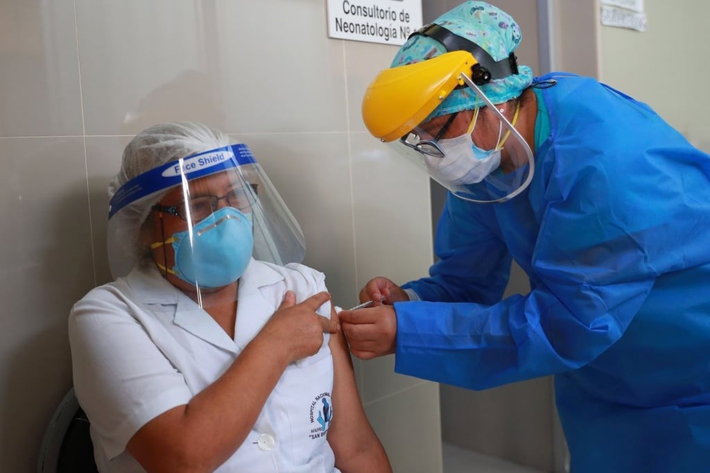 Rechazan en Perú vacuna anticovid