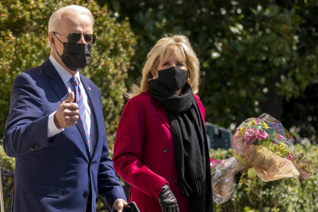 En su mensaje de Pascuas, Joe y Jill Biden invitan a vacunarse contra el COVID