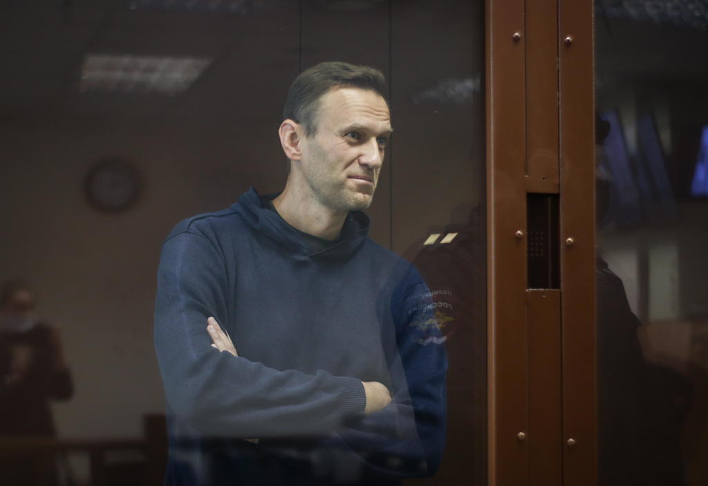 Enferma Navalni en prisión; continúa su huelga de hambre