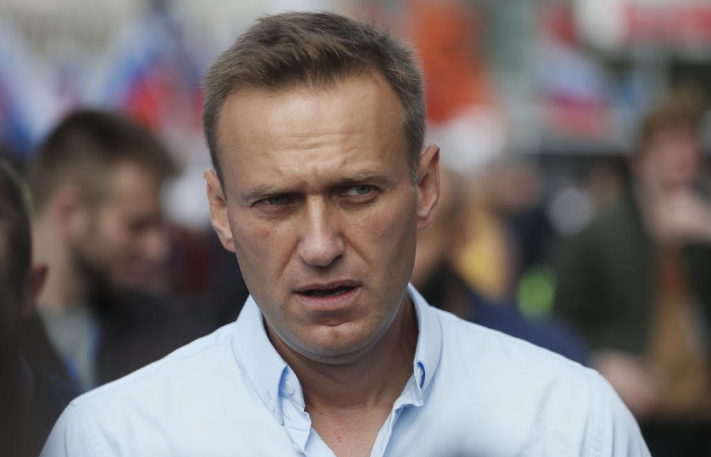 Detectan una hernia doble y problemas de columna a Navalni en prisión