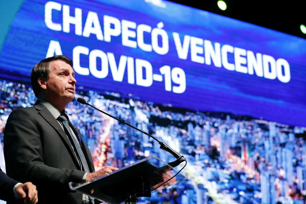 Bolsonaro rechaza imponer confinamiento contra COVID