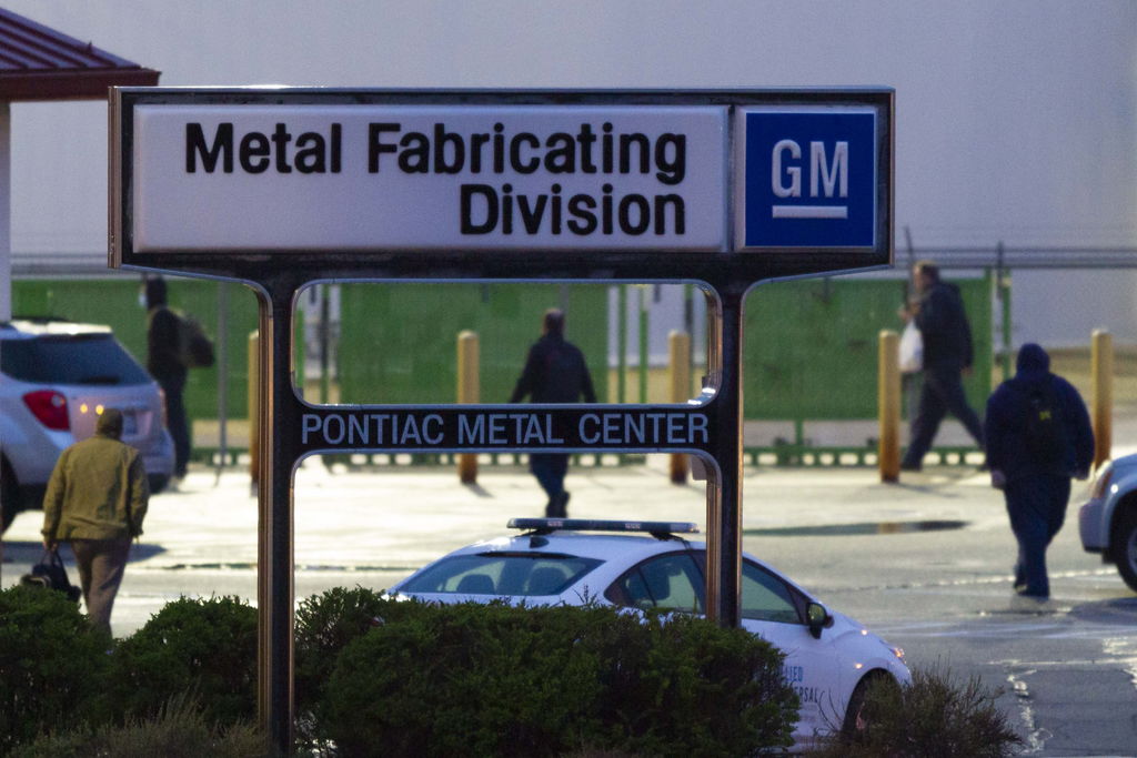 Anuncian Ford y General Motors paros en producción