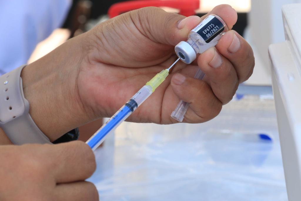 Vacunación antiCOVID a trabajadores de la educación iniciará del 15 al 20 de abril