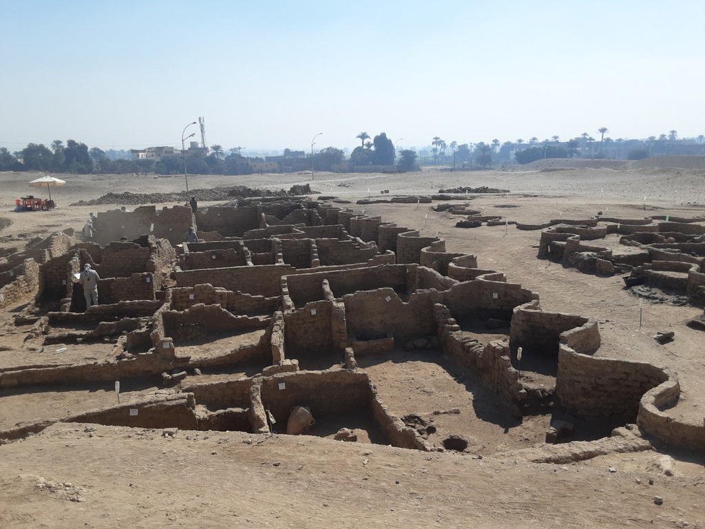 Encuentran ciudad perdida bajo la arena en Egipto