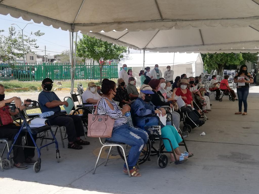 Se atendió al 55 % de adultos mayores al término de la jornada de vacunación antiCOVID en Gómez Palacio