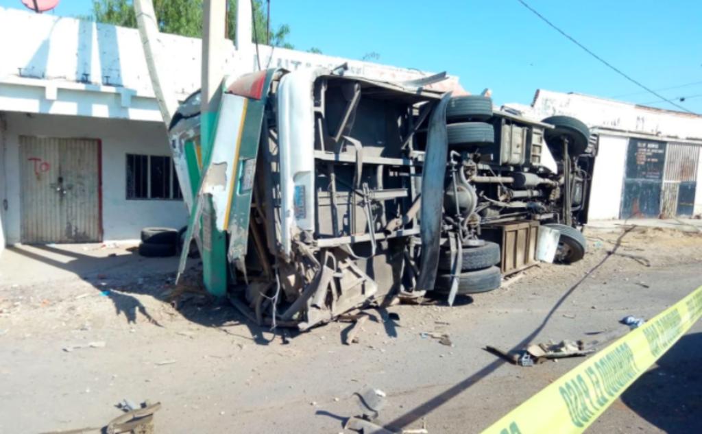 Accidente carretero en Querétaro deja tres muertos y 18 lesionados