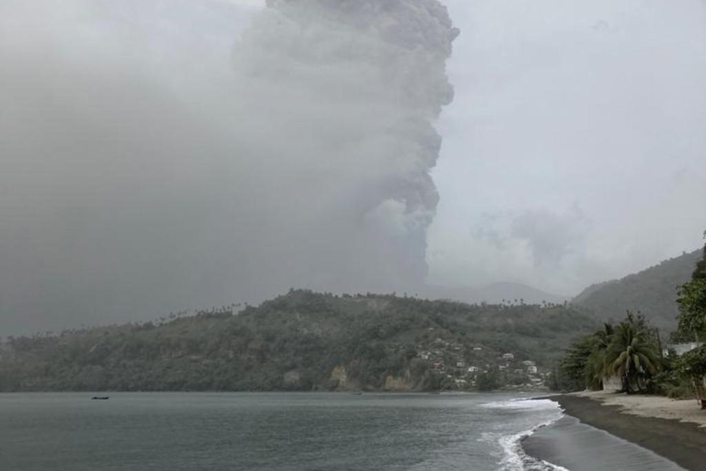 Erupción volcánica en San Vicente y las Granadinas cobra primeras víctimas