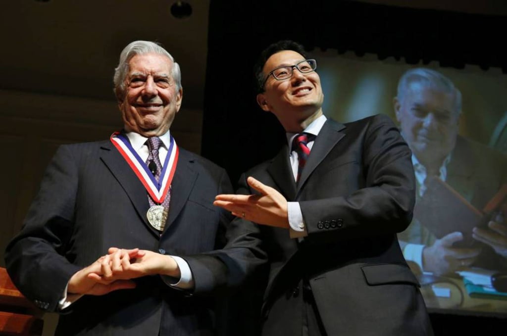 Eligen finalistas de Premio Vargas Llosa
