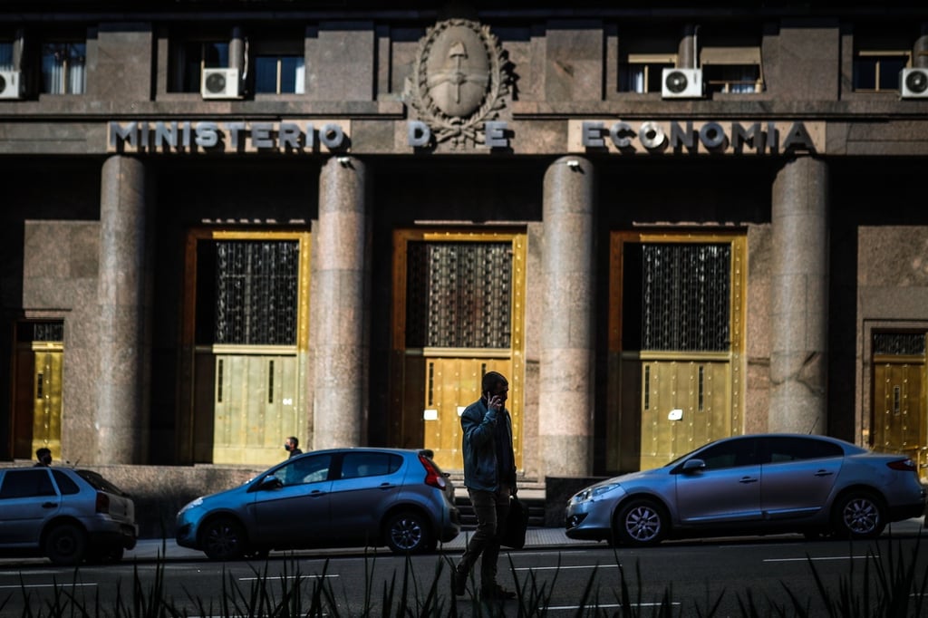 Buscan renegociar la deuda de Argentina