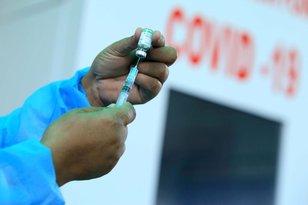 Estudian mezclar varias vacunas contra COVID