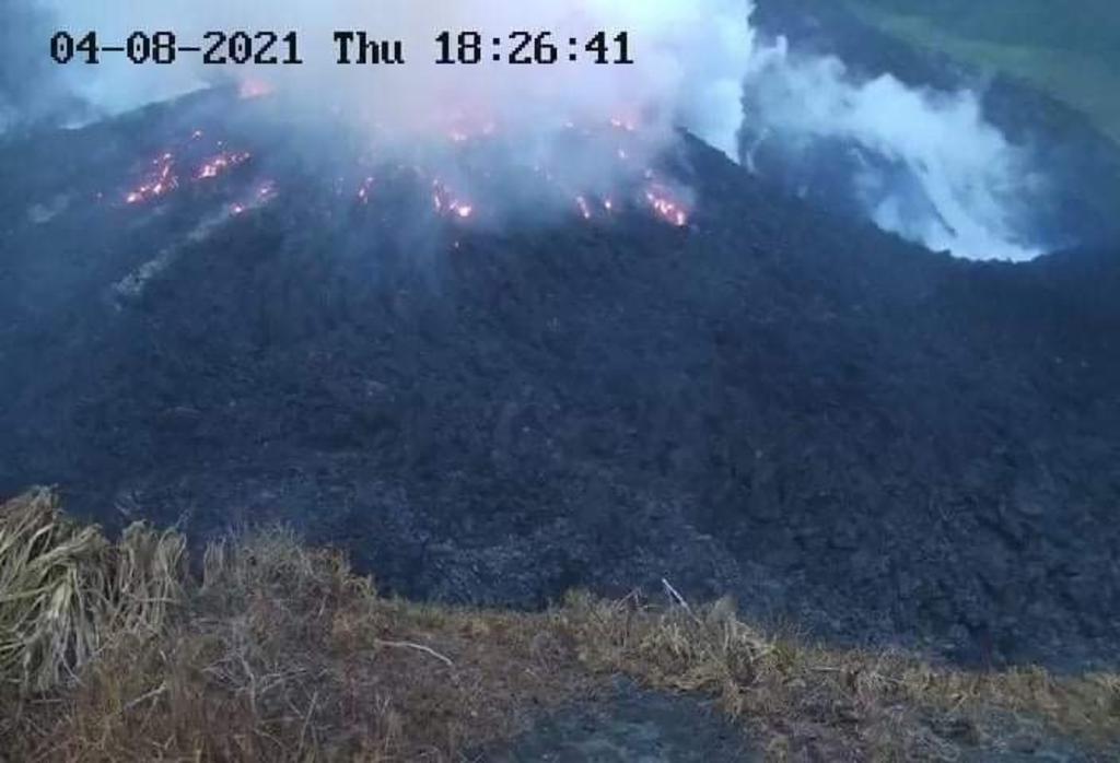 Volcán en San Vicente vuelve a erupcionar; lanza columna de 17 kilómetros