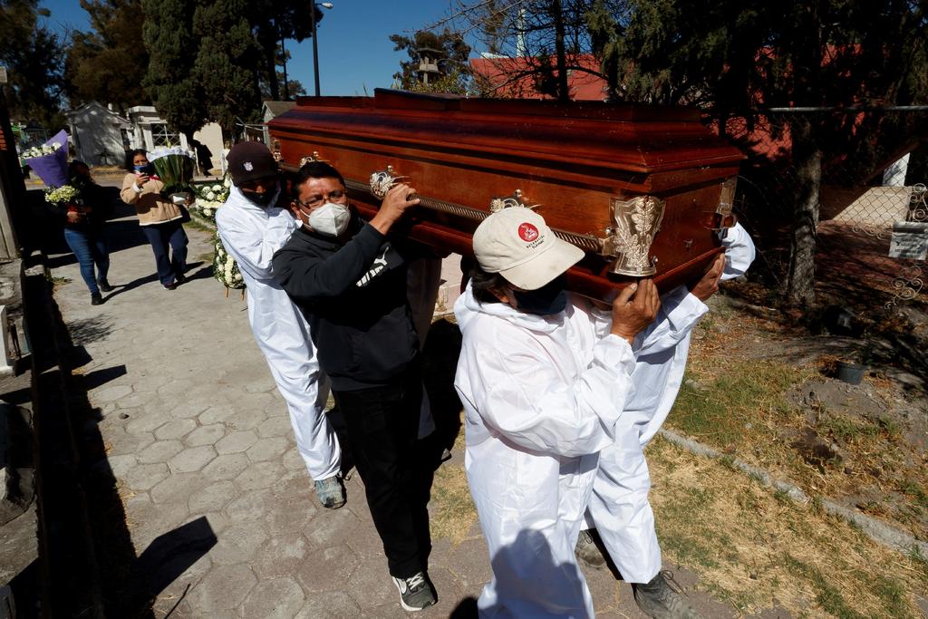 México pudo evitar 190 mil muertes, según estudio encargado por OMS