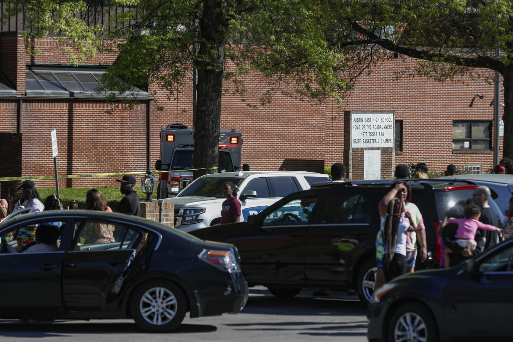 Muere estudiante tras tiroteo en escuela