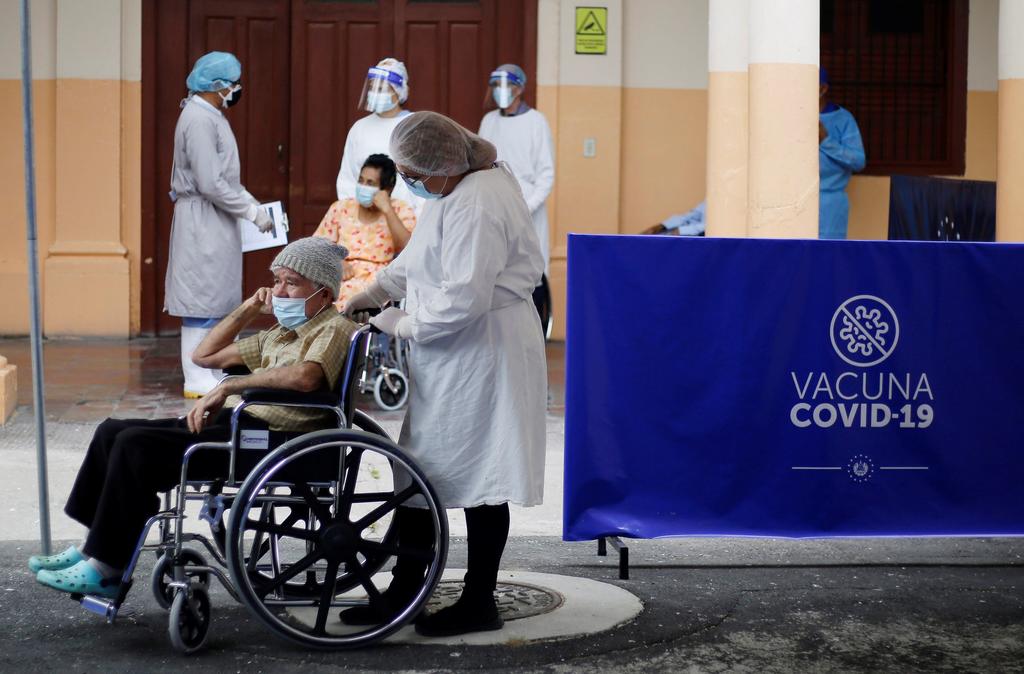 Busca El Salvador acelerar vacunación contra COVID-19
