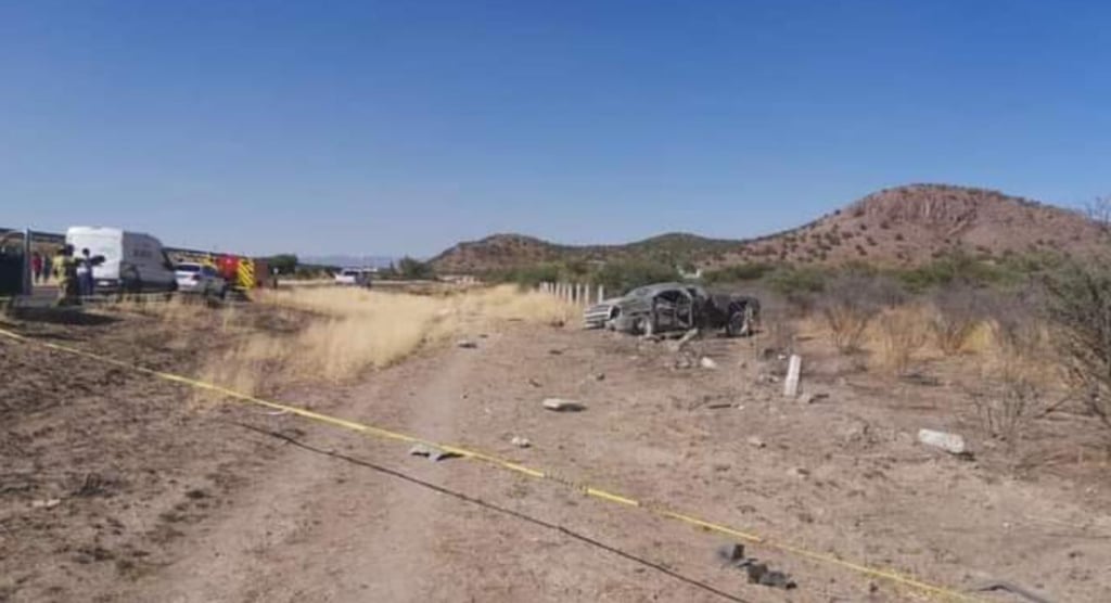 Identifican a varón fallecido en volcadura sobre la Durango-Parral