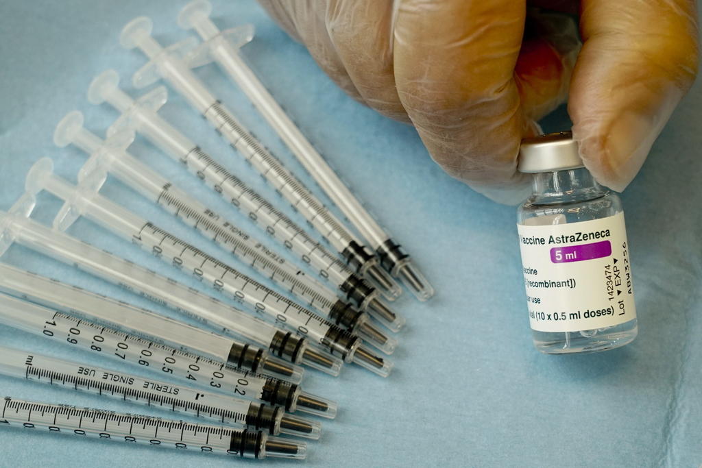 Se niega Canadá a suspender uso de vacuna de AstraZeneca
