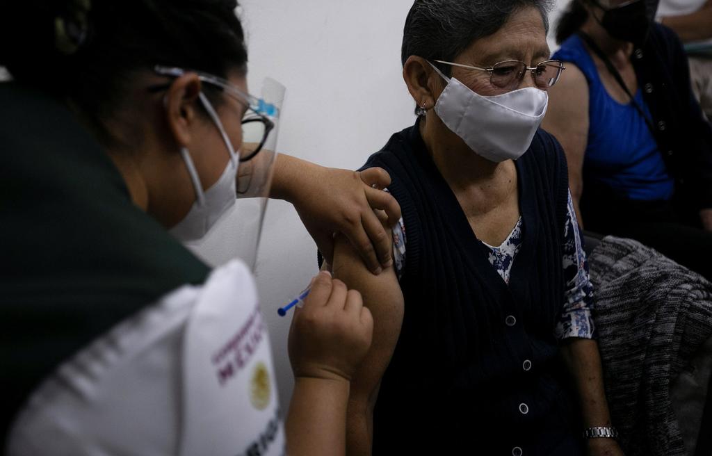 Indagan muerte de mujer tras recibir vacuna contra COVID en Michoacán