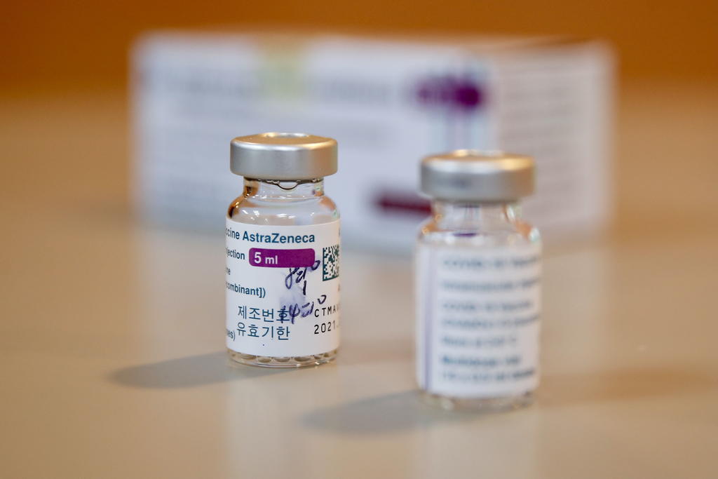 Registra Australia primera muerte vinculada a vacuna de AstraZeneca