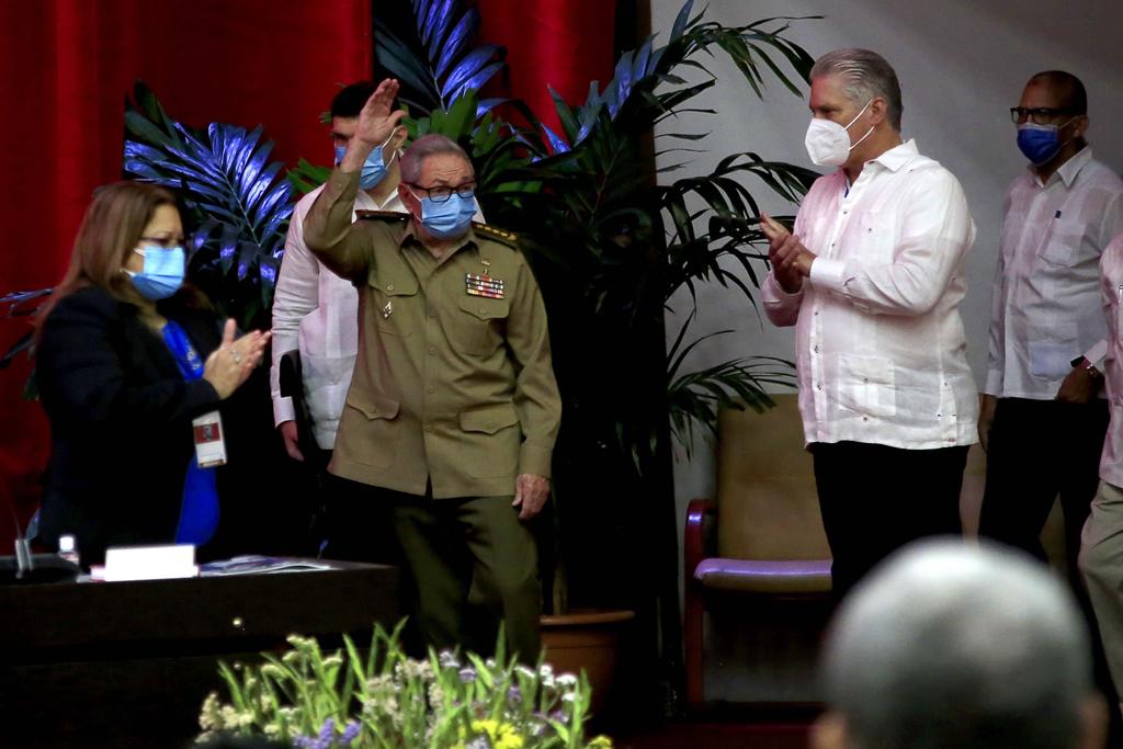 Raúl Castro deja dirección del Partido Comunista de Cuba