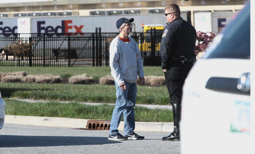 Policía identifica al autor del tiroteo en Indiana como extrabajador de FedEx
