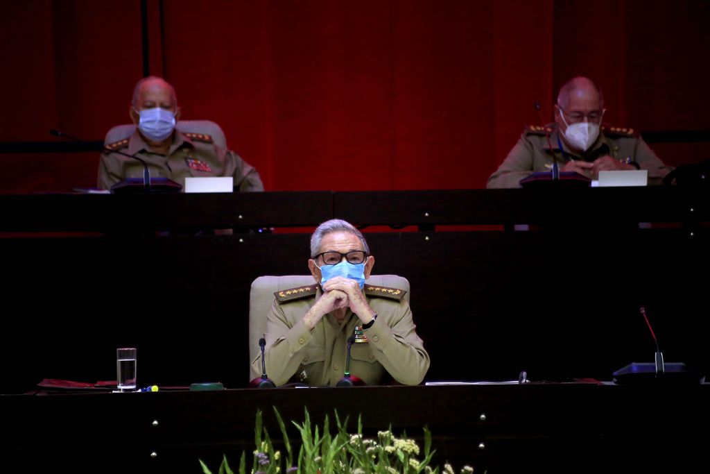 Deja Raúl Castro el Partido Comunista