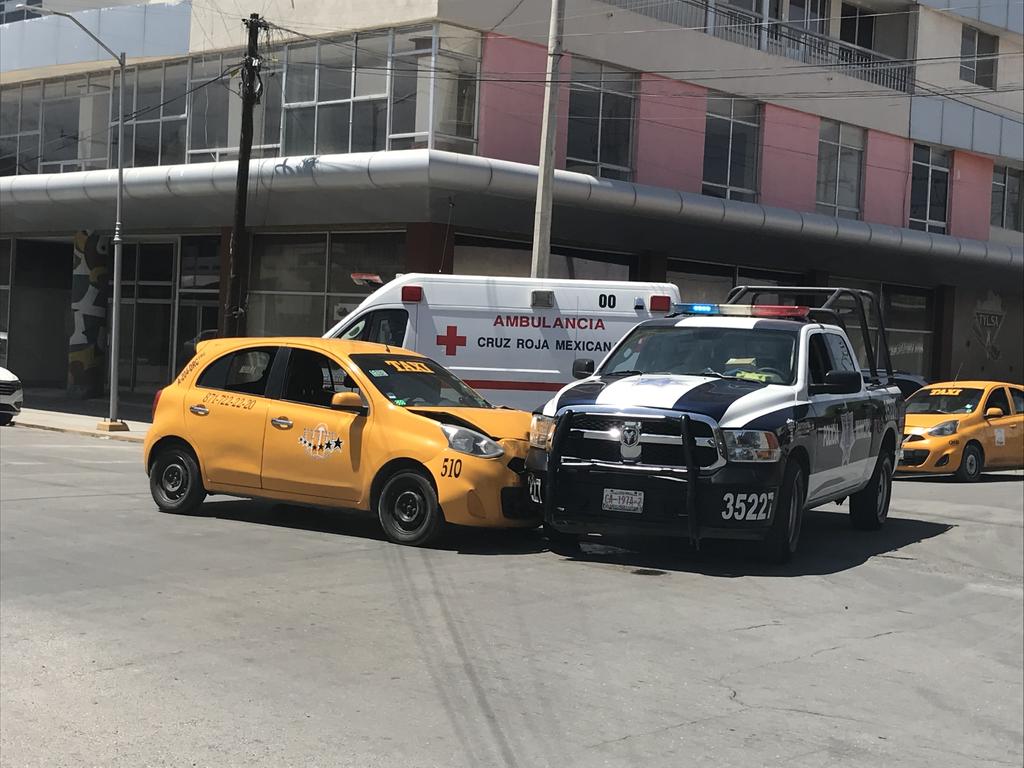 Patrulla de la Policía de Torreón provoca accidente vial