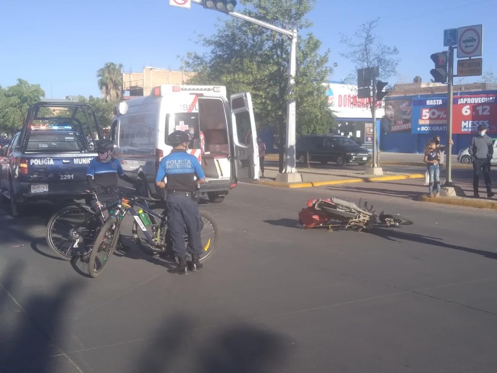 Motociclista sufre accidente en Dolores del Río y Domingo Arrieta