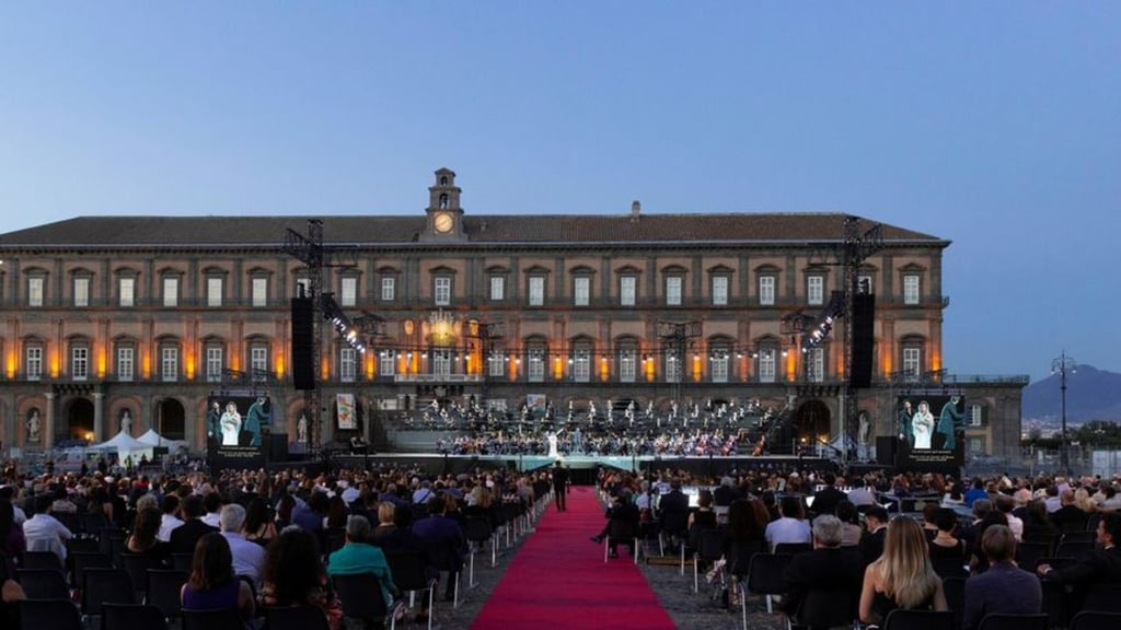 Teatro San Carlo llevará la ópera a la calle en verano