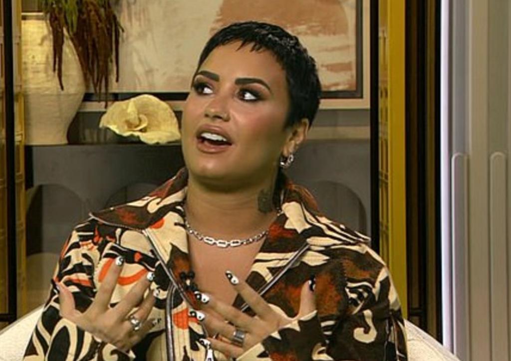 Llaman 'estúpida' a Demi Lovato por criticar a nevería por tener 'menú light'
