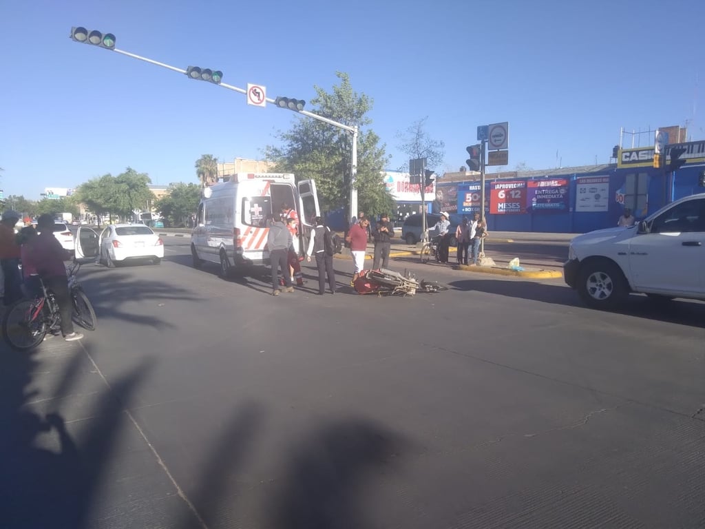 Motociclista sufre accidente en Dolores del Río y Domingo Arrieta