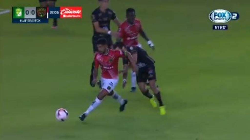 Jugador de León sufre fuerte lesión durante partido contra Bravos