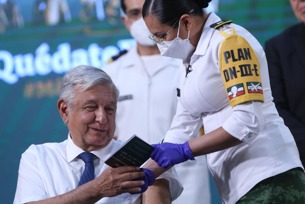 Beatriz Gutiérrez Müller celebra vacunación antiCOVID de AMLO