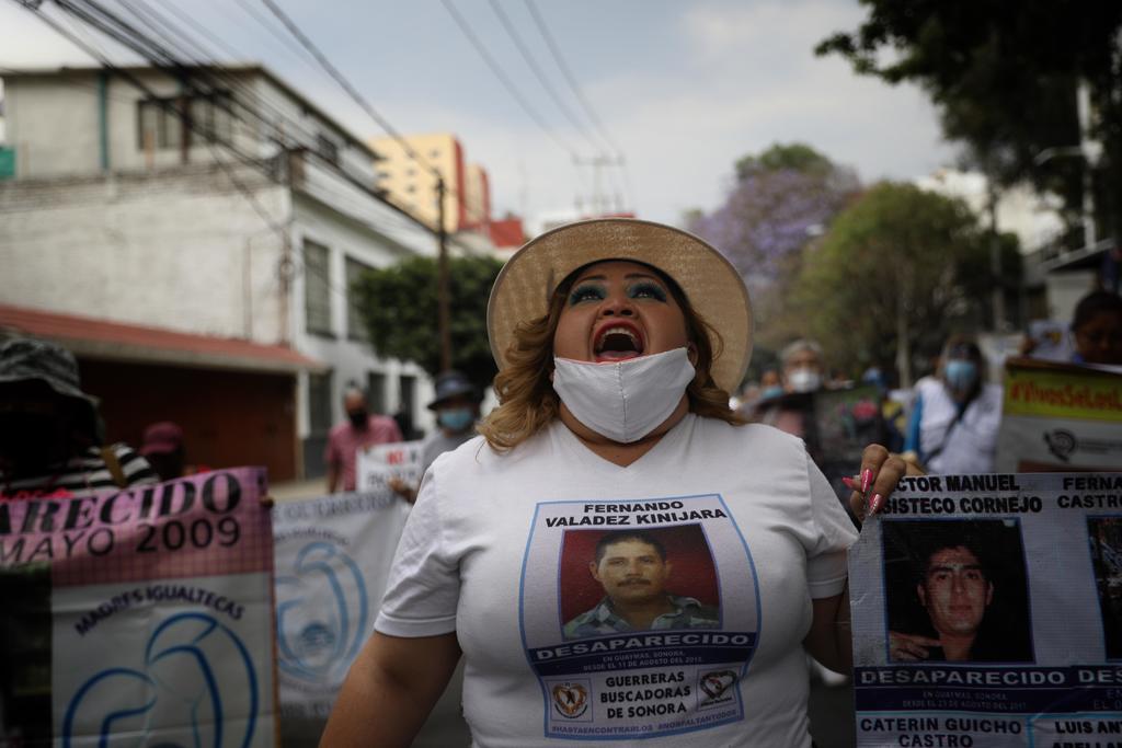 Familias de desaparecidos en México protestan contra reforma a la FGR