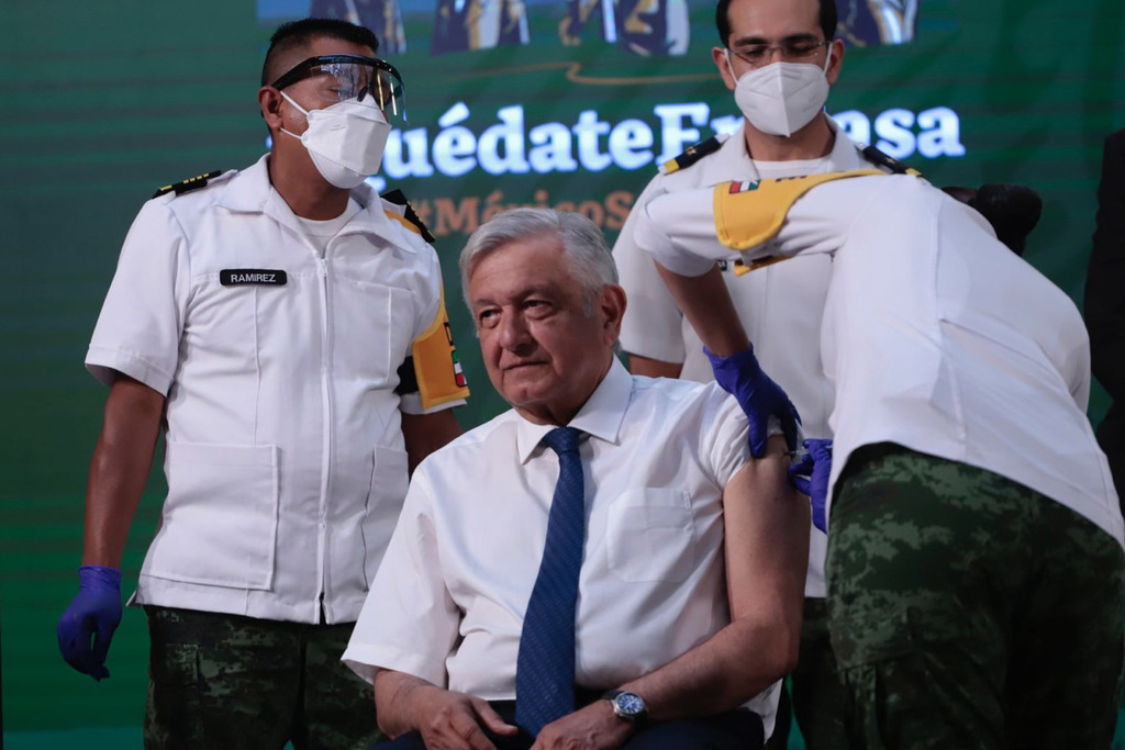 López Obrador se inmuniza con AstraZeneca