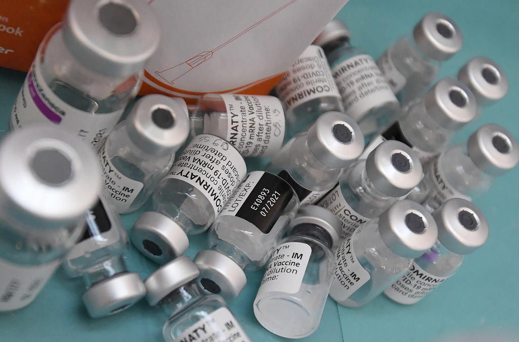'Detecta y confisca Pfizer vacunas falsas contra el COVID en México y Polonia'