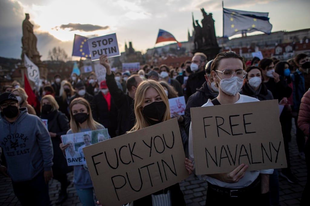 Protestan a favor del convaleciente Navalni