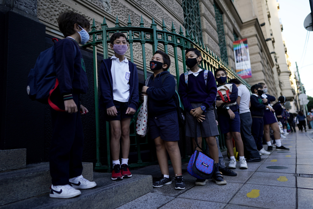 Buenos Aires abre escuelas pese a polémica