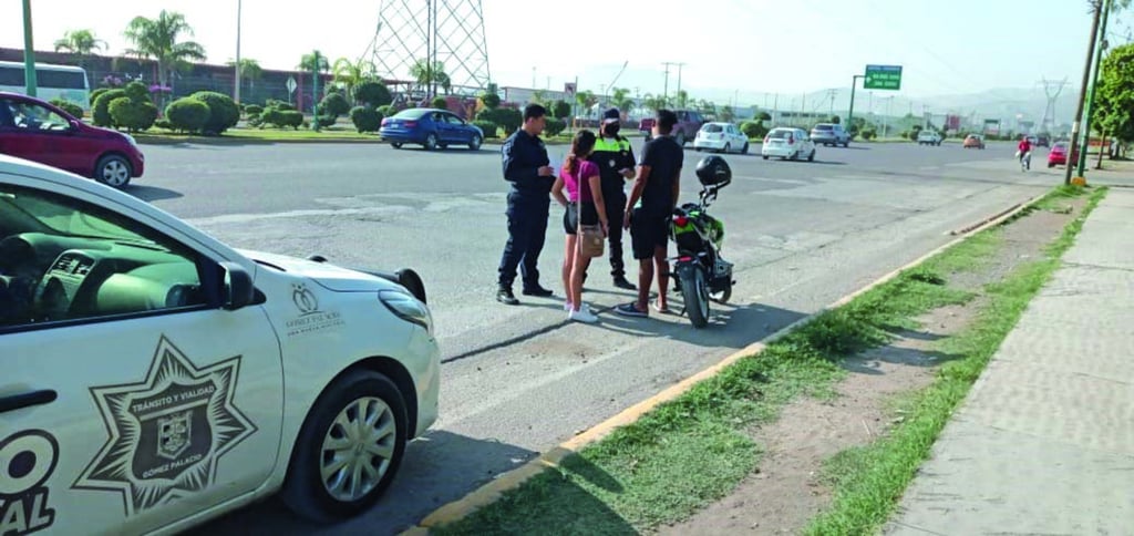 Intensifican autoridades viales operativos de seguridad en Gómez Palacio