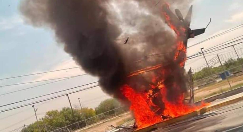 Cae helicóptero y se incendia en carretera de Apodaca
