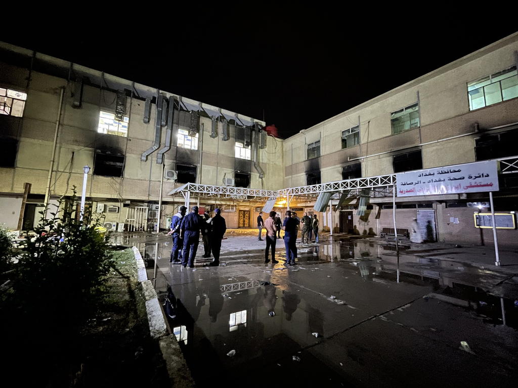 Suspenden a ministro de Salud en Irak tras explosión en hospital que dejó 82 muertos