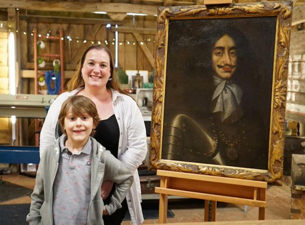 Niño convence a su madre de restaurar un cuadro y es una pieza del siglo XVII