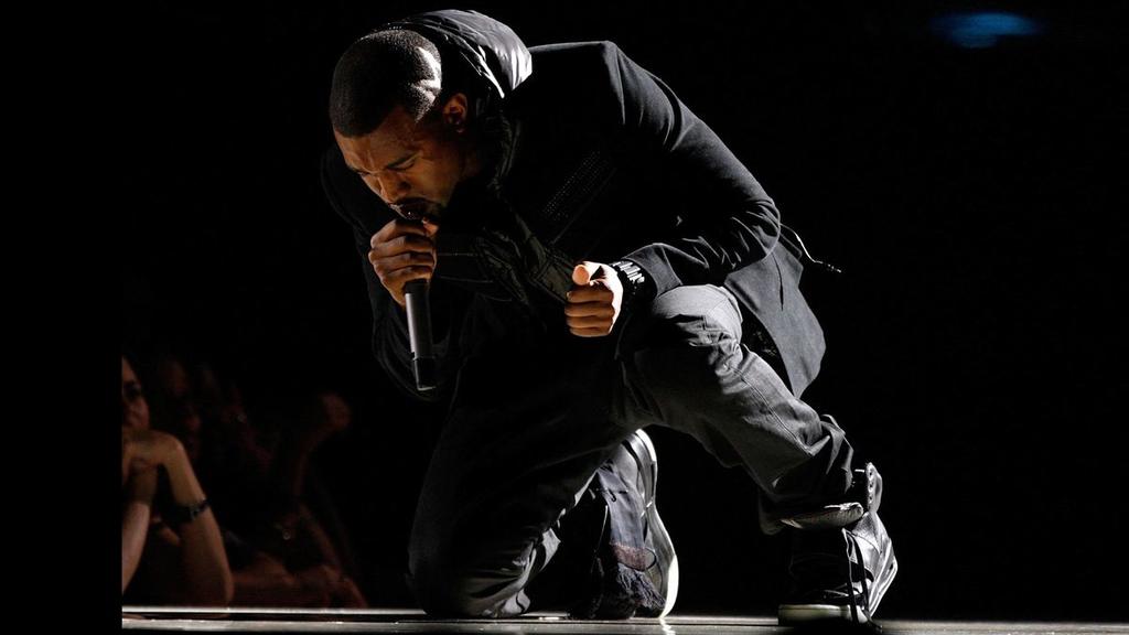 Tenis que usó Kanye West baten récord al venderse en 1.8 mdd